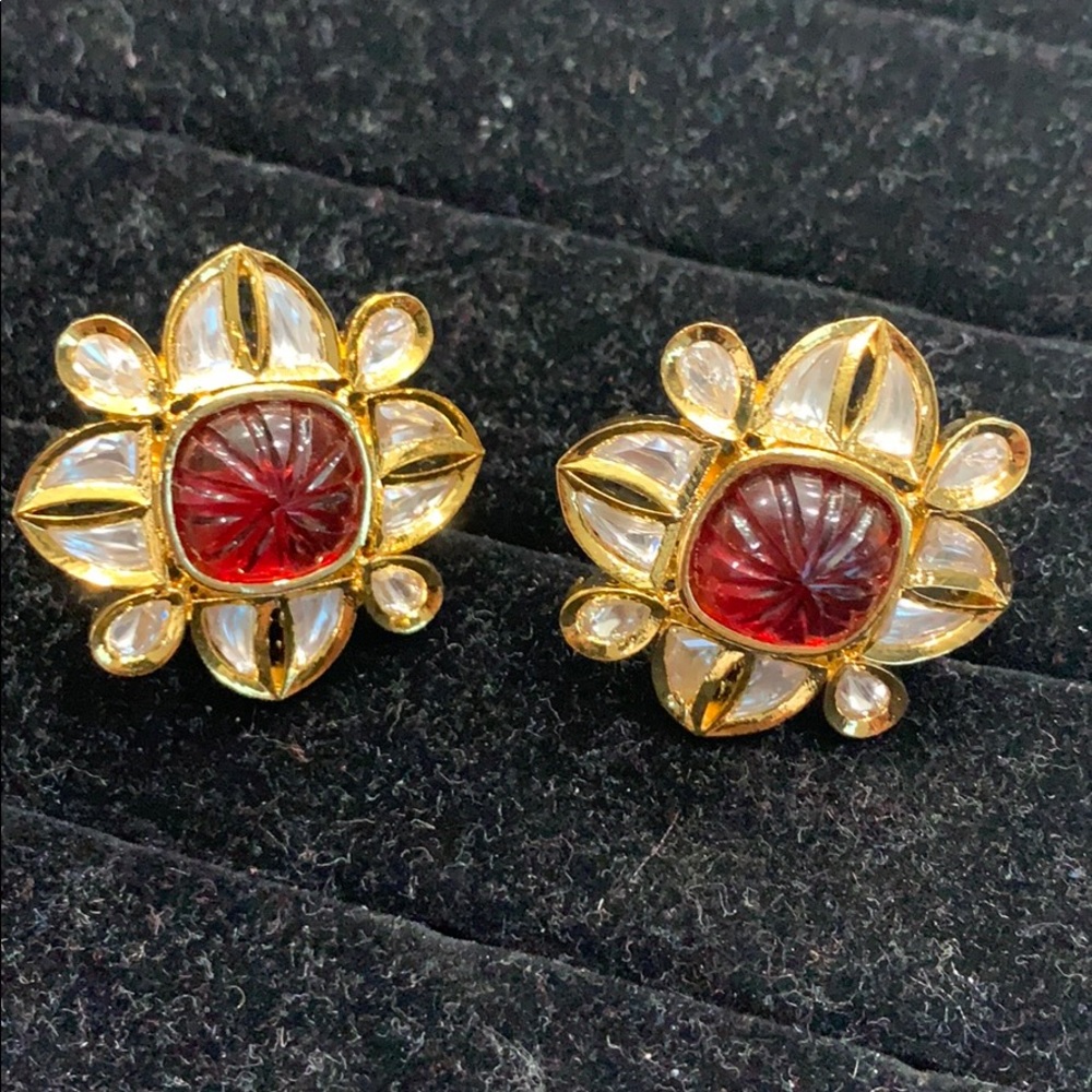 red stud - Picture 2 of 5